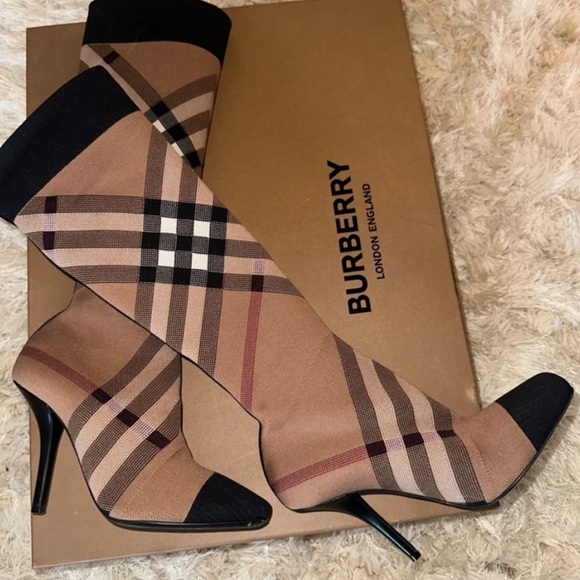 Burberry Tan and Black Heeled Boots - Picture 4 of 7
